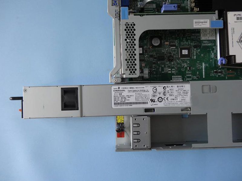 Máy chủ server IBM X3550 M3 1u hdd 2.5 inch chính hãng